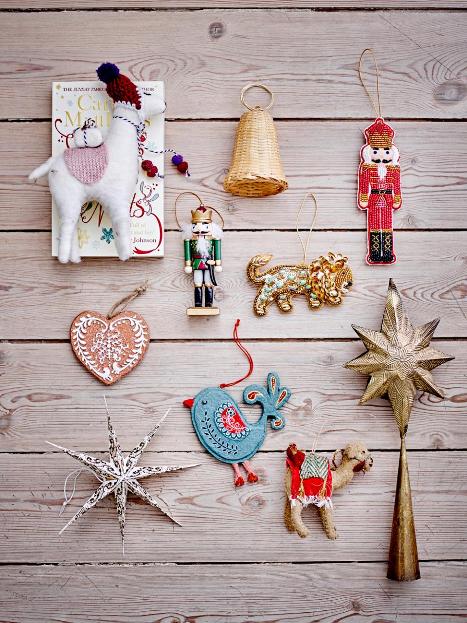 Wood Ornaments Set (x6)