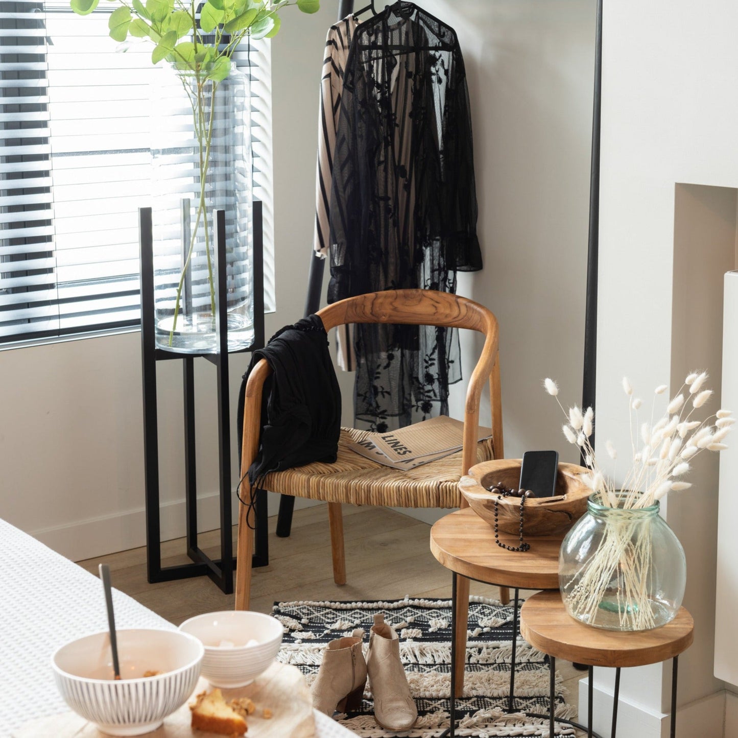 Black Metal Foot Flower Pot