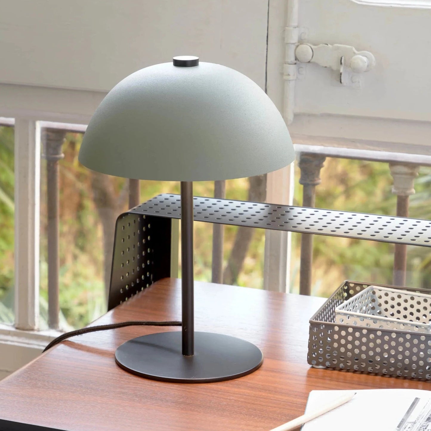 Round Metal Table Lamp