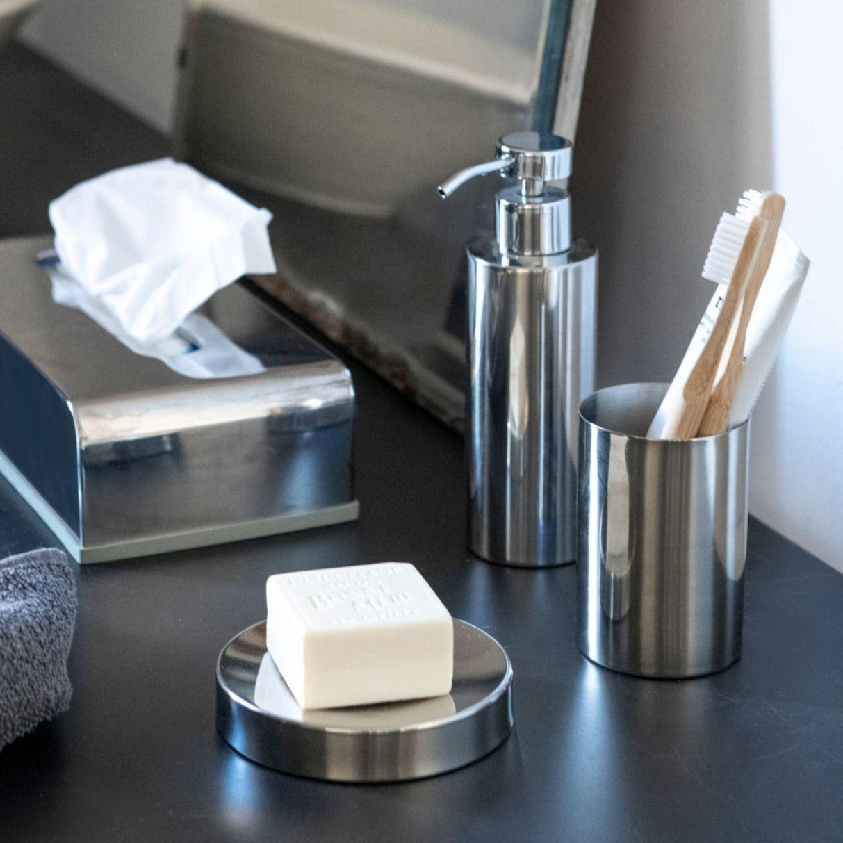 Silver Iron Toothbrush Cup